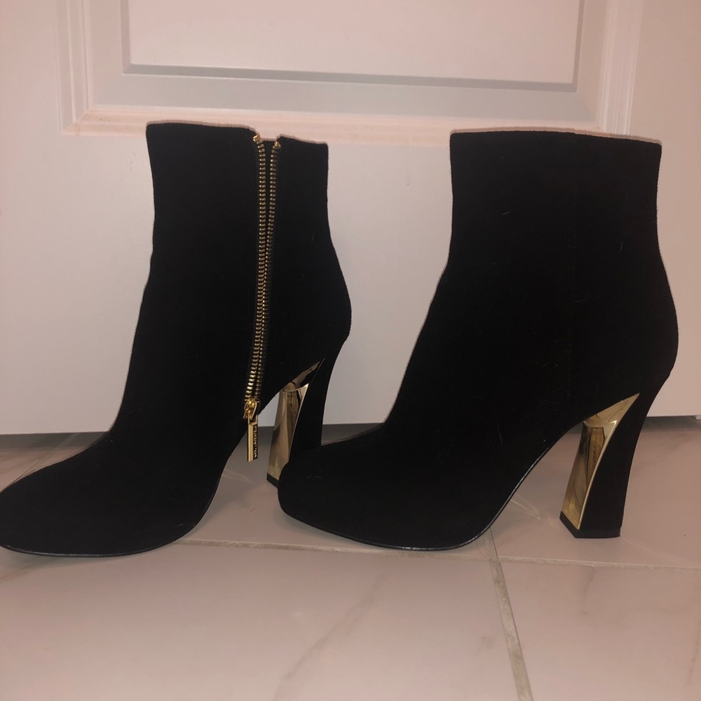 Karl lagerfeld black bootie worn once